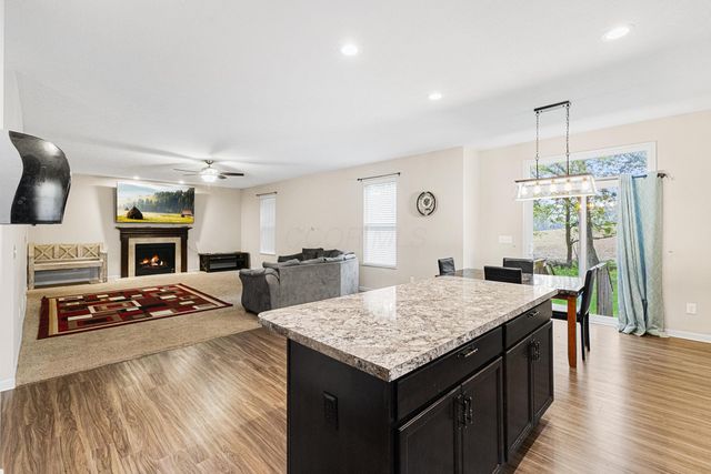 141 Mannaseh Drive W, Granville, OH 43023
