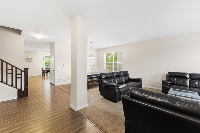 141 Mannaseh Drive W, Granville, OH 43023