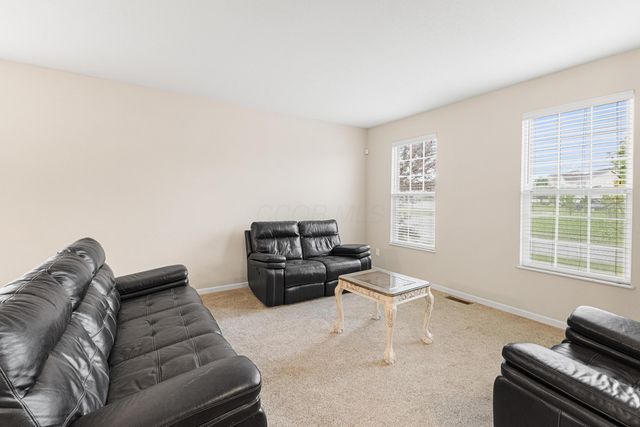 141 Mannaseh Drive W, Granville, OH 43023