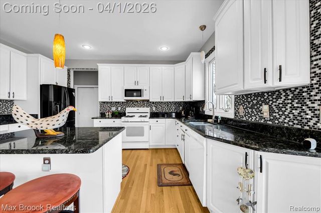 3370 Sutton Lane, Commerce Twp, MI 48390