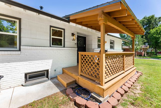 852 N Caddy Ln, Wichita, KS 67212