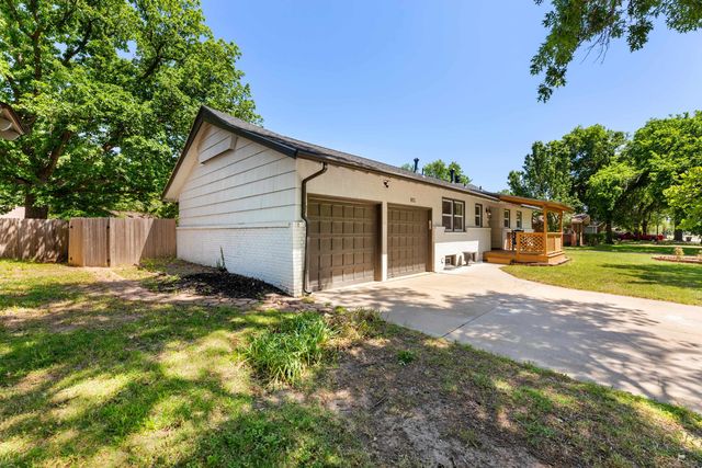 852 N Caddy Ln, Wichita, KS 67212