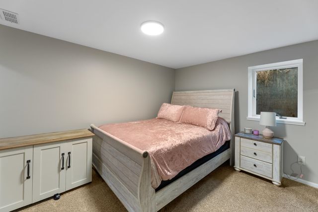 852 N Caddy Ln, Wichita, KS 67212