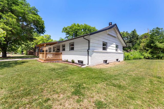 852 N Caddy Ln, Wichita, KS 67212