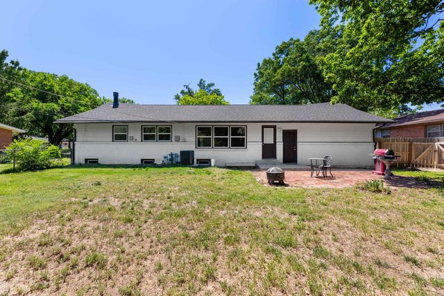 852 N Caddy Ln, Wichita, KS 67212