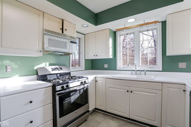 1146 Timber Grove Place, Beech Grove, IN 46107