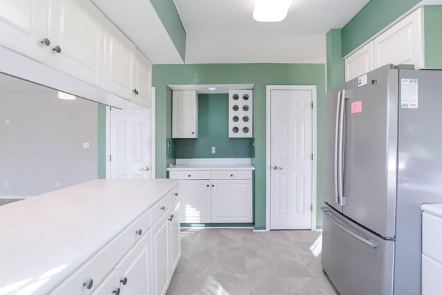 1146 Timber Grove Place, Beech Grove, IN 46107