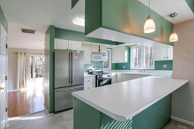 1146 Timber Grove Place, Beech Grove, IN 46107