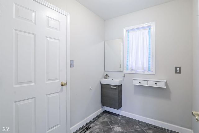 1146 Timber Grove Place, Beech Grove, IN 46107