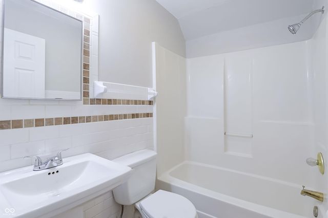 1146 Timber Grove Place, Beech Grove, IN 46107