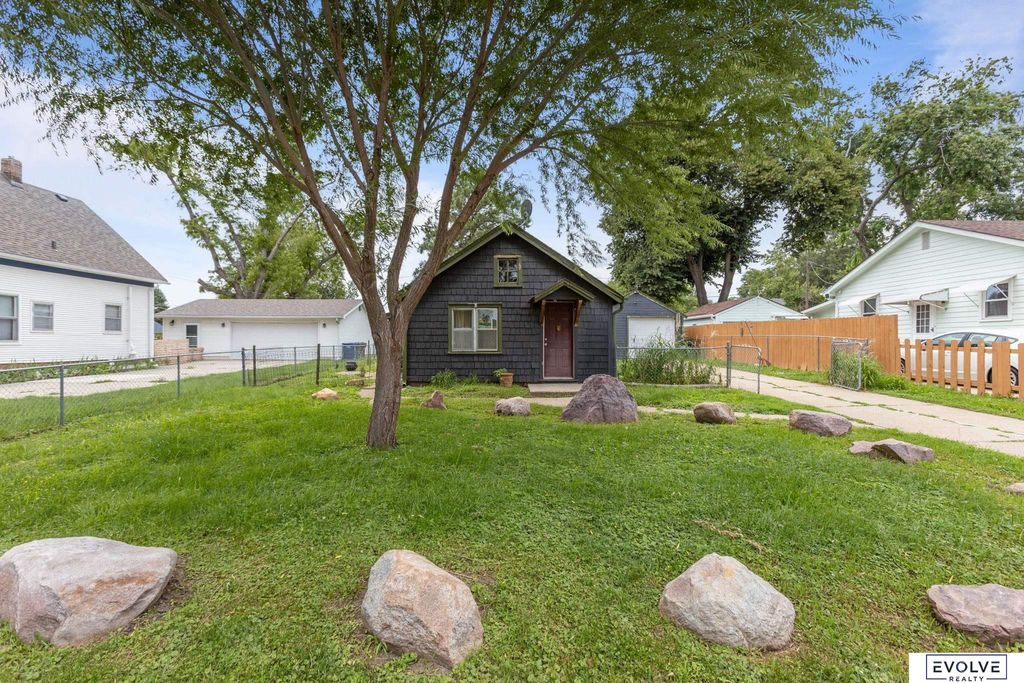2408 Crawford Street, Bellevue, NE 68005