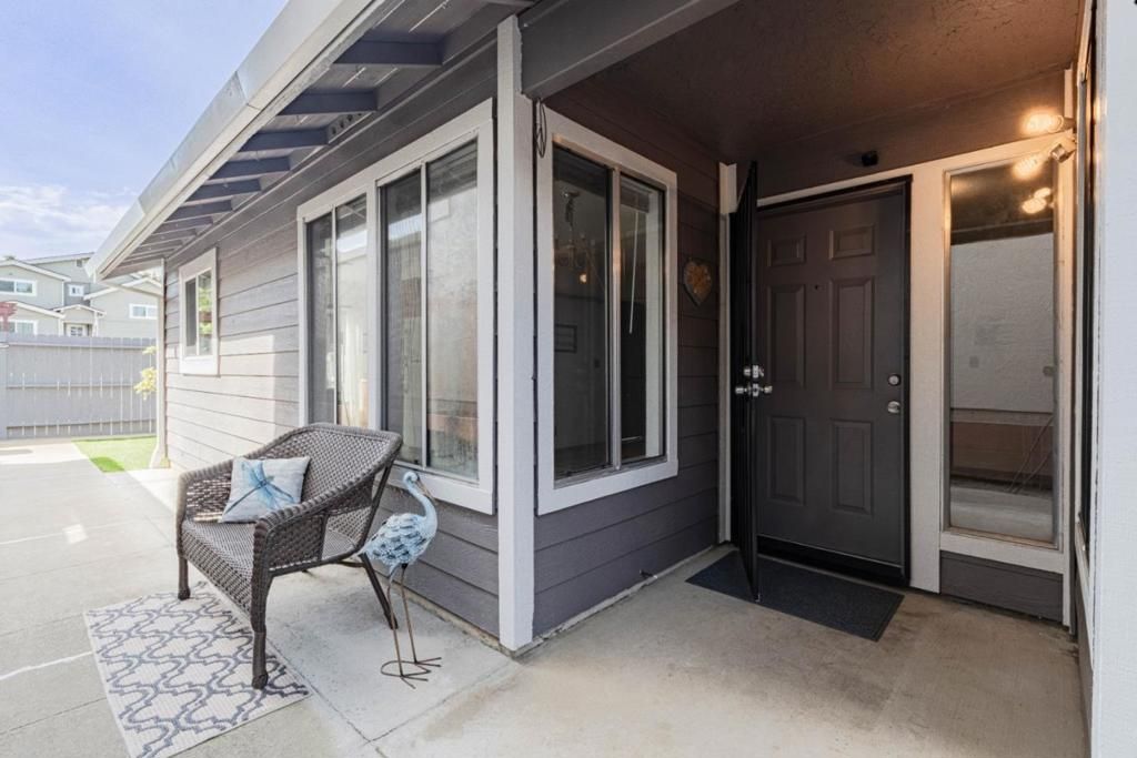 Image 3 of property listing at 11 Fresa Place, Salinas, CA 93905