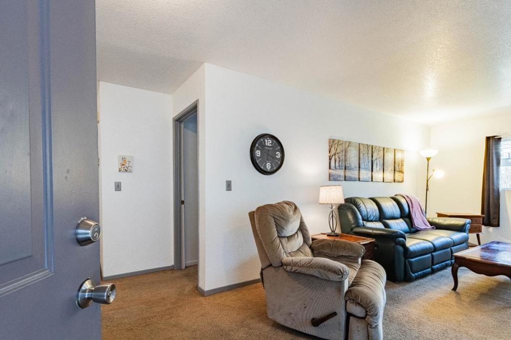 Image 4 of property listing at 11 Fresa Place, Salinas, CA 93905