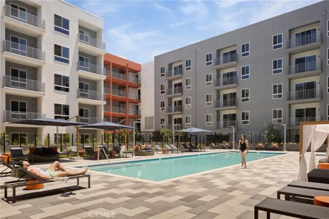 21010 Erwin Street 521, Woodland Hills, CA 91367