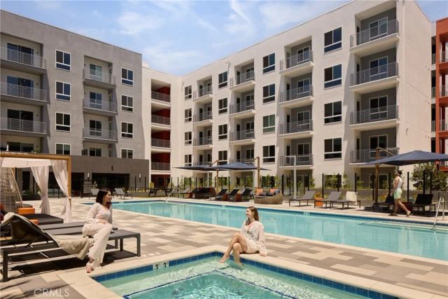 21010 Erwin Street 521, Woodland Hills, CA 91367