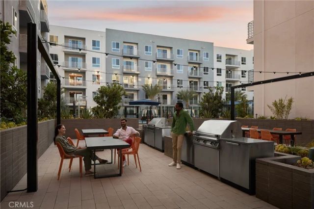 21010 Erwin Street 521, Woodland Hills, CA 91367