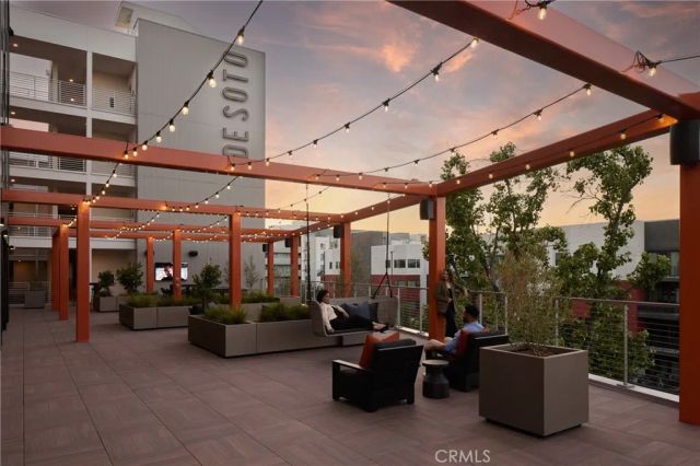 21010 Erwin Street 521, Woodland Hills, CA 91367