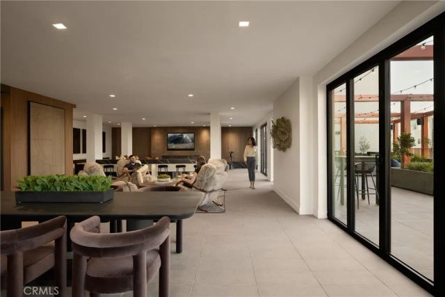 21010 Erwin Street 521, Woodland Hills, CA 91367