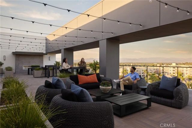 21010 Erwin Street 521, Woodland Hills, CA 91367
