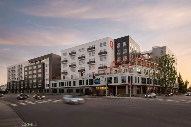 21010 Erwin Street 521, Woodland Hills, CA 91367
