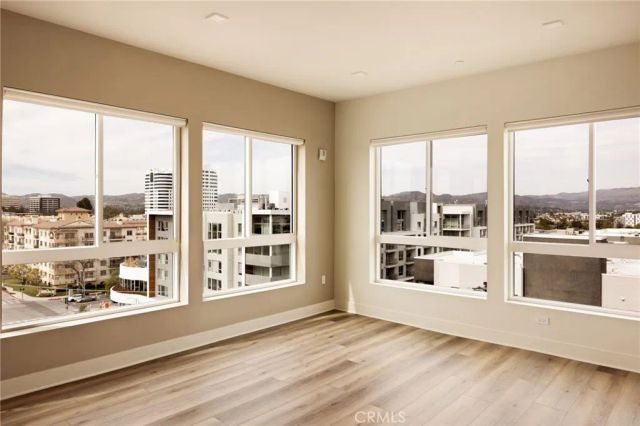 21010 Erwin Street 521, Woodland Hills, CA 91367
