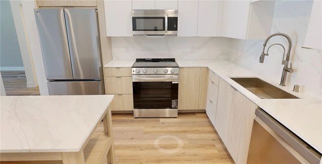 21010 Erwin Street 521, Woodland Hills, CA 91367