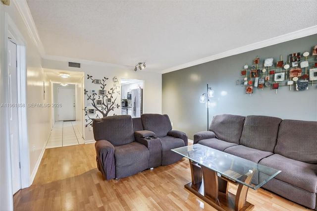 7401 NW 16th St 307, Plantation, FL 33313