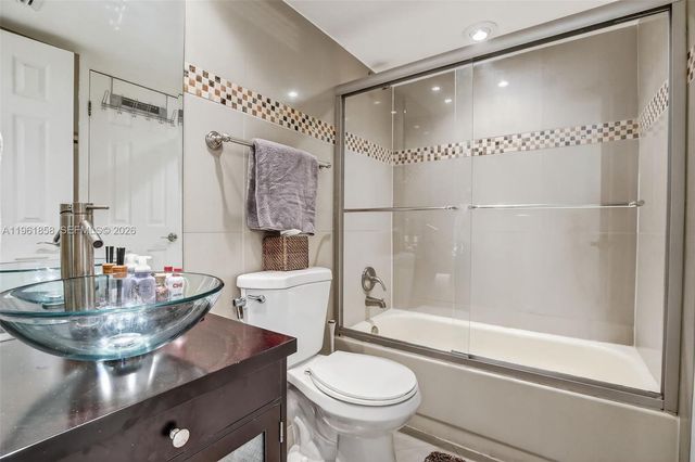 7401 NW 16th St 307, Plantation, FL 33313