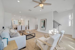 10832 W Riverton Court, North Hollywood (los Angeles), CA 91602