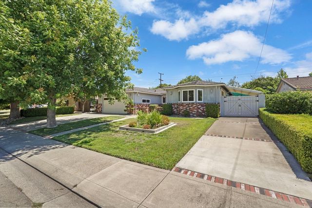 7622 Oakcreek Dr, Stockton, CA 95207