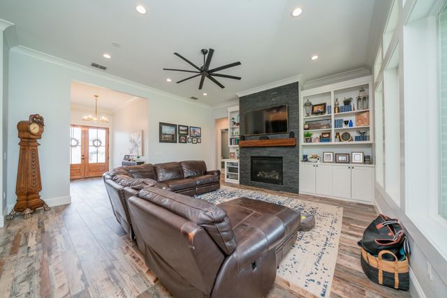 3813 Suren Way, Longview, TX 75605