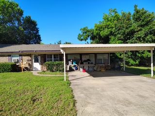 705 Pillar Street, Bowie, TX 76230