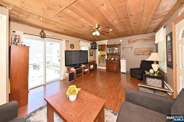 28 Makemoney Avenue, Wanaque, NJ 07420