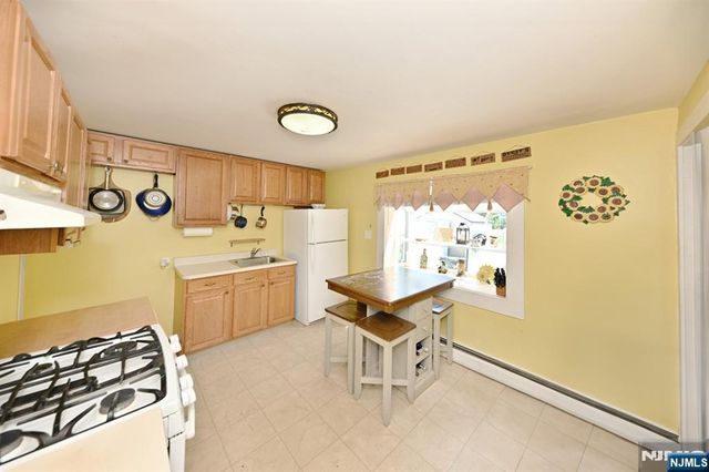 28 Makemoney Avenue, Wanaque, NJ 07420