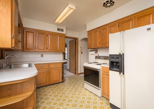 3170 S 36th STREET, Milwaukee, WI 53215