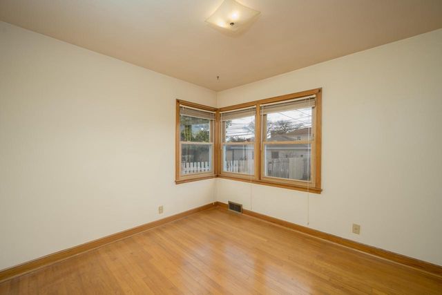 3170 S 36th STREET, Milwaukee, WI 53215