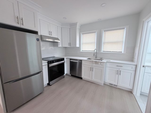 29-31 Bay State Rd 29, Quincy, MA 02171