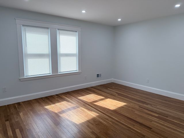 29-31 Bay State Rd 29, Quincy, MA 02171