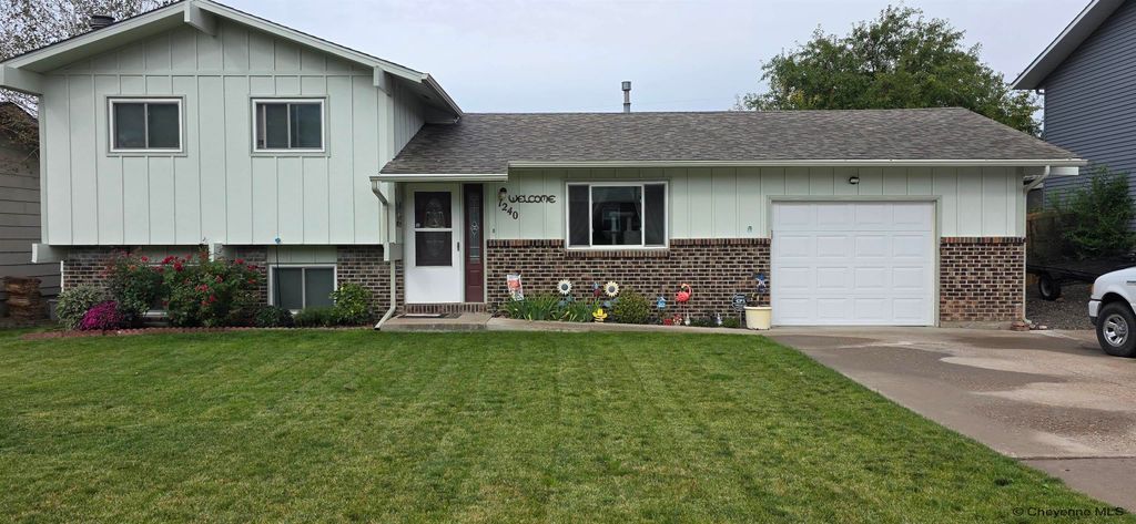 1240 MADISON AVE, Cheyenne, WY 82001