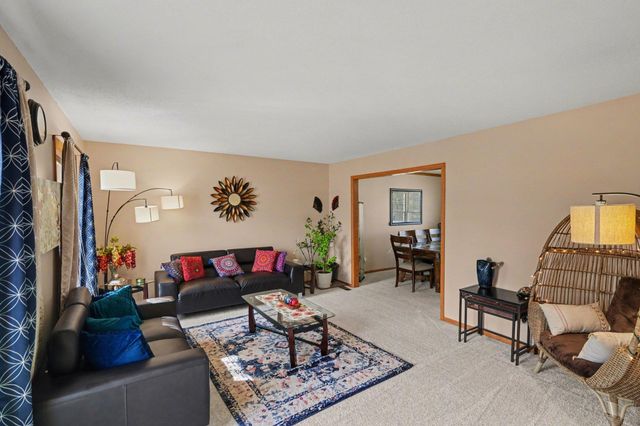 7754 18th Street N, Oakdale, MN 55128