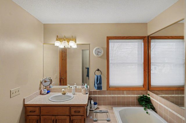 7754 18th Street N, Oakdale, MN 55128