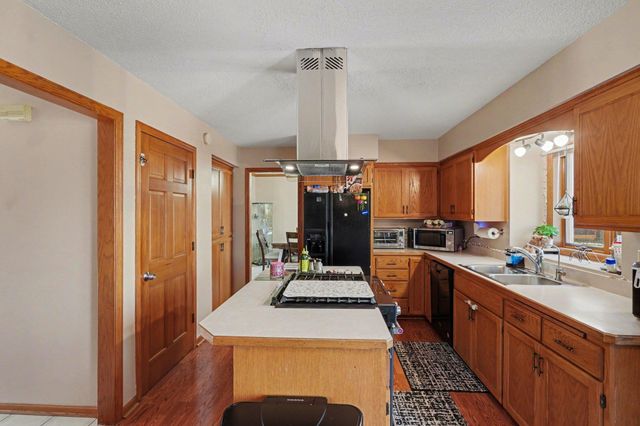 7754 18th Street N, Oakdale, MN 55128