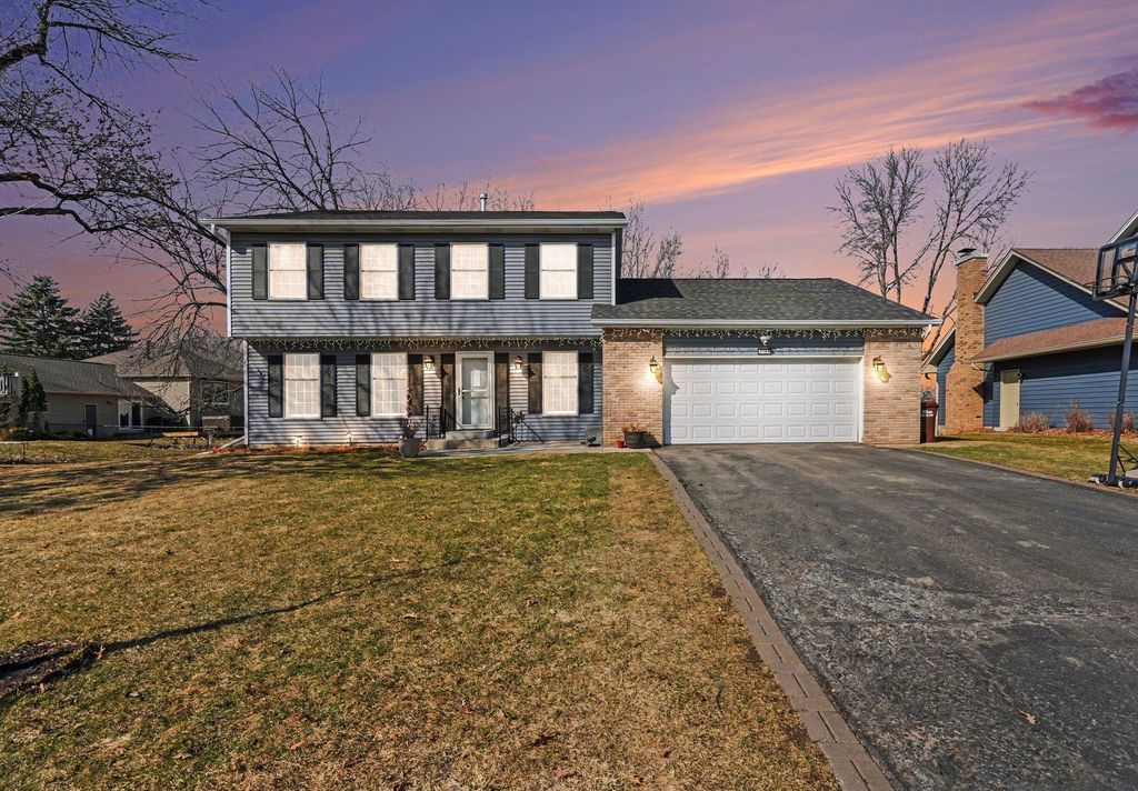 7754 18th Street N, Oakdale, MN 55128