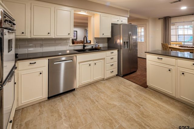 601 Windsor Pl, Tyler, TX 75701