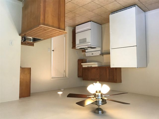 1102 W 22nd ST B, Austin, TX 78705