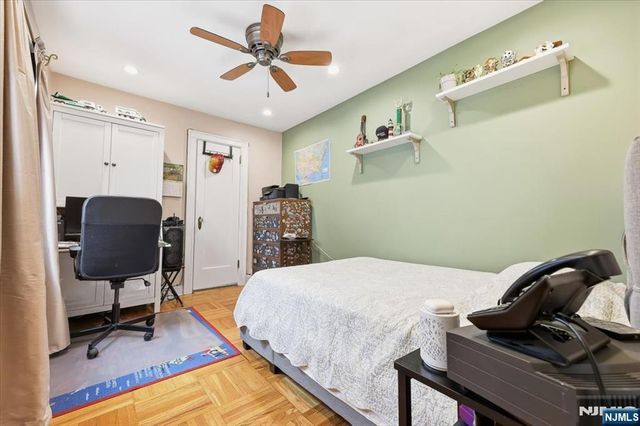 118 Avenue B, Bayonne, NJ 07002