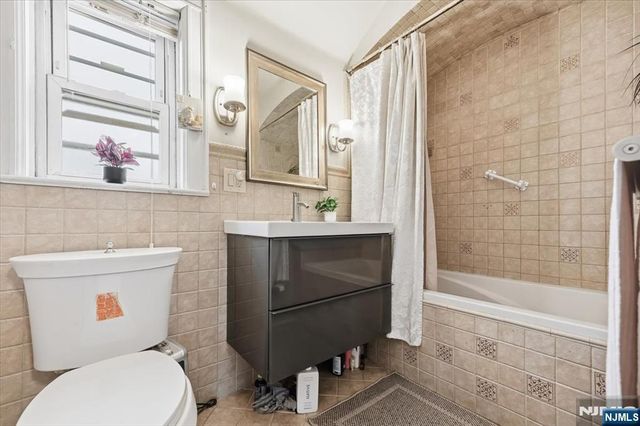 118 Avenue B, Bayonne, NJ 07002