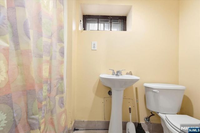 118 Avenue B, Bayonne, NJ 07002