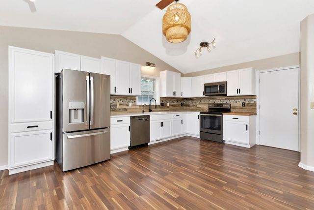 1114 N Manchester Ct, Wichita, KS 67212