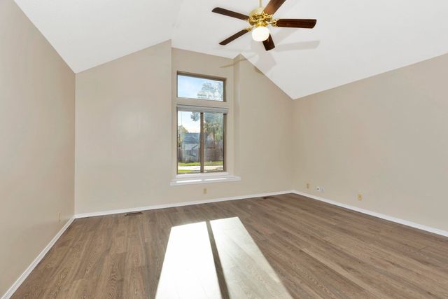 1114 N Manchester Ct, Wichita, KS 67212